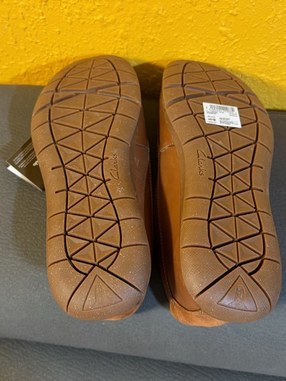 Clarks Men’s Tan Leather Flexwalk Slip-On Loafers 9.5 Medium